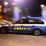 Polizia lo insegue, lui scappa, l'auto era rubata