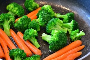 Mangiare ogni giorno carote fa bene? Ecco cosa dice la scienza