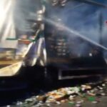 Tir in fiamme sull'autostrada Palermo-CataniaA provocare il rogo l'esplosione di una ruota