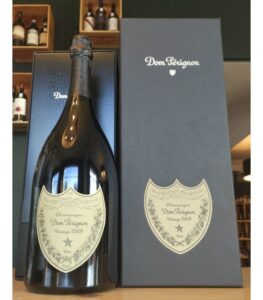 Col reddito di cittadinanza compra il Don Perignon a Natale, beccato