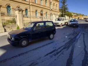 Brutto incidente davanti all'ospedale di Scicli
