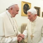 I preti possono sposarsi? Papa Benedetto le suona a Papa Francesco