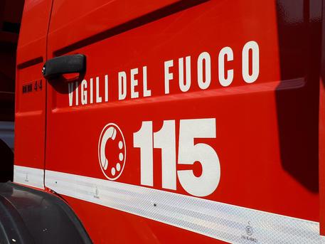 Incendio in casa, donna muore