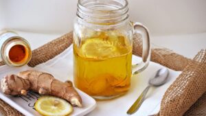 Tisana Curcuma e zenzero, perché fa bene?
