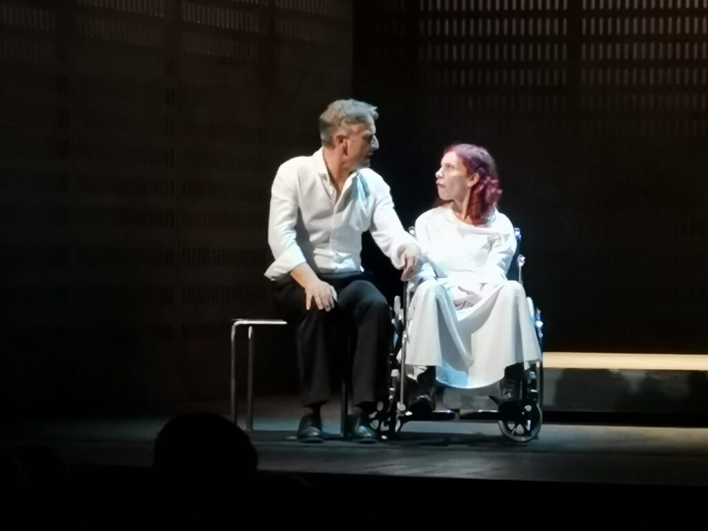 Cesare Bocci conquista il Teatro Garibaldi di Modica col Pesce d'aprile