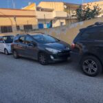 Quelli che rompono i vetri delle macchine a Maina di Ragusa