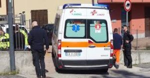 Ingerisce veleno, cambia idea, chiama i soccorsi, muore a 19 anni