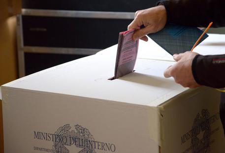Comunali: tolse voti, indagato seggio