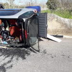 Cappotta una Smart, ferita una ragazza