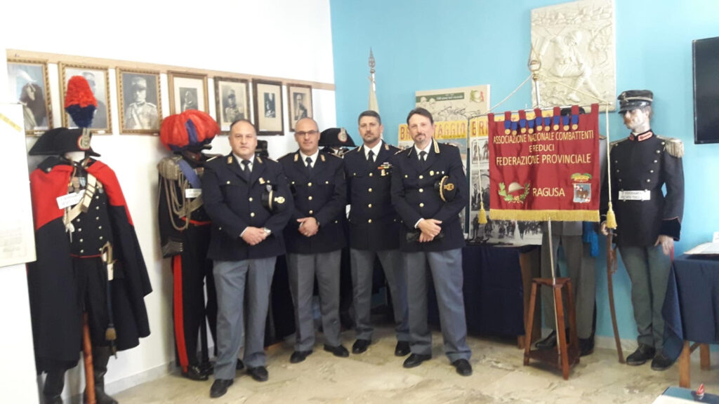 Il comandante Tancredi in visita ai combattenti