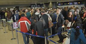 Si cercano passeggeri del volo della donna positiva al Coronavirus