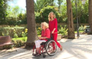 Sonia Bergamasco a passeggio nei luoghi di Montalbano