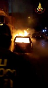 Va a fuoco un'auto a Gpl a Scoglitti