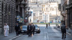 Papa Francesco lascia il Vaticano e prega Maria della Salute