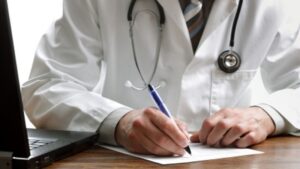 Parla il medico di famiglia dei coniugi di Comiso: “Diffido a dare informazioni false che creano panico”