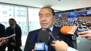 Berlusconi dona 10 milioni per l'ospedale alla Fiera di Milano