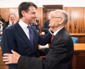 Conte festeggia il papà e annuncia: anno scolastico concluso