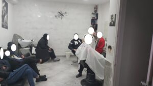 Catania, garage trasformato in sala da barba: otto denunciati