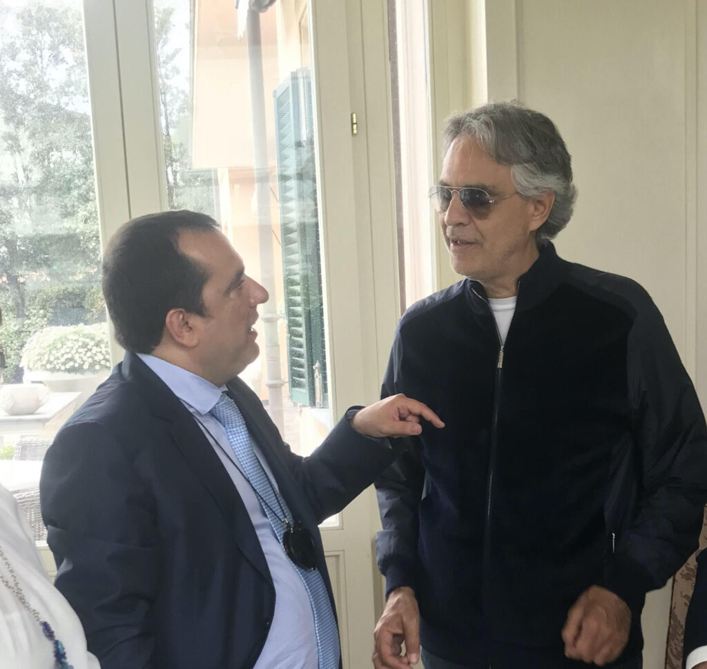 Andrea Bocelli: A Pasqua canter&ograve; nel Duomo di Milano