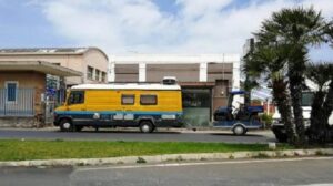 Turisti tedeschi, da Ragusa a Punta Secca in camper, nonostante Covid