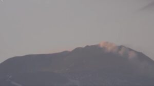 Sull'Etna forte attività di degassazione