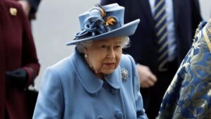 La Regina Elisabetta compie 94, niente cannonate, per la prima volta