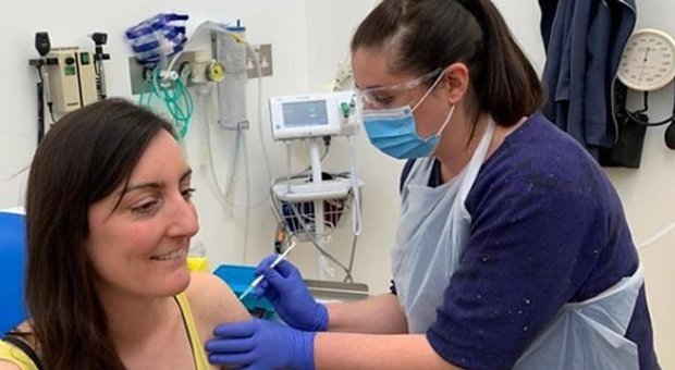 Coronavirus, il vaccino Pomezia-Oxford sarà distribuito in tutto il mondo