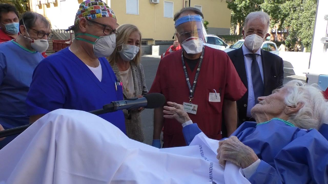 Donna di 97 anni, col virus e il femore rotto. Dimessa
