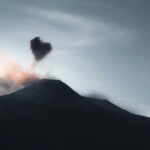 L'Etna regala una nuvola a forma di cuore