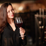 Dieta: quante calorie contiene un bicchiere di vino?