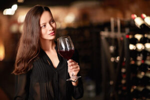 Dieta: quante calorie contiene un bicchiere di vino?