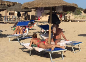Attesi 39 gradi in Sicilia, ma è vietato prendere il sole in spiaggia