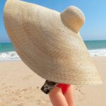 Sì agli aperitivi al tramonto davanti al mare e all’attività di ristorazione
