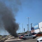 Va a fuoco un'auto nel parcheggio Decathlon a Ragusa