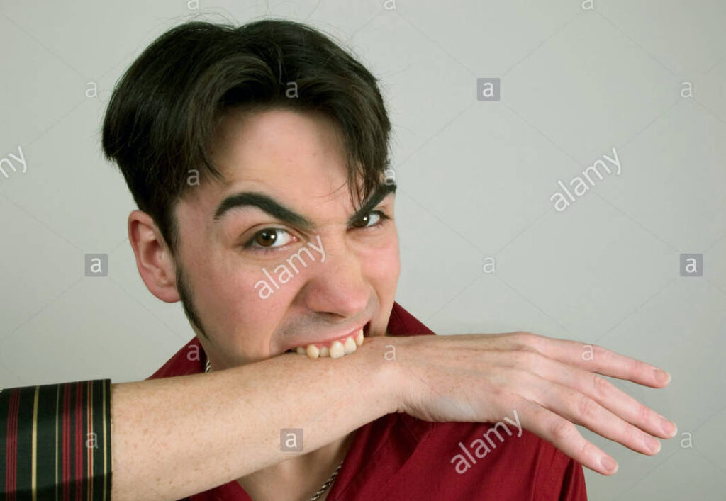 Parcheggiatore morde poliziotto