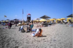 Altro che prenotazione! A Catania assalto alle spiagge