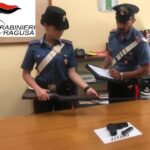 Marito litiga con la moglie, aveva un'arma modificata in casa