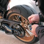 Arrestati due giovani per furto di un ciclomotore e ricettazione
