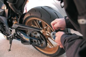 Arrestati due giovani per furto di un ciclomotore e ricettazione
