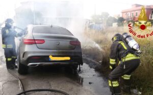 Va a fuoco una Mercedes GLE