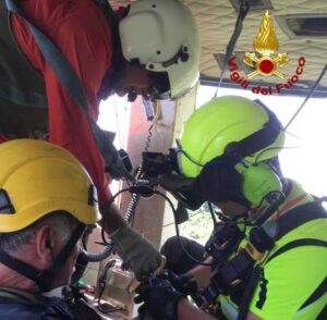 Etna: si perde su sentieri vulcano,salvato da elicottero Vvf