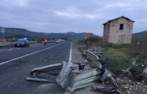Sbanda con la moto, muore un 38enne