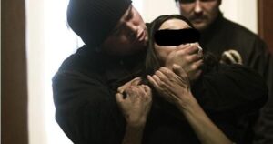 Vittoria, minorenne ha rapinato una donna in casa