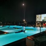 Sicilia, il cinema è in piscina, gli spettatori a mollo