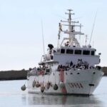 Sbarco di 64 migranti a Pozzallo dalla nave Fiorillo: test per tutti