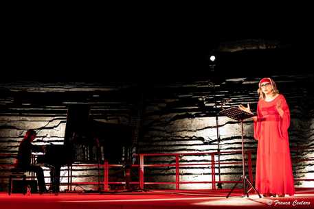 Lunetta Savino interpreta le due Medea a Siracusa