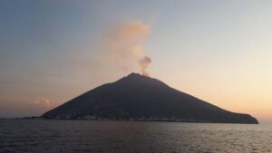 Due forti esplosioni sullo Stromboli