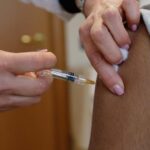 Coronavirus, il vaccino di Oxford sarà distribuito in dicembre