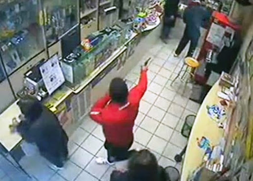 Rapinatore armato in una tabaccheria di Ispica. Bottino scarso
