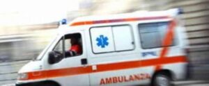 Moto investe due operatori ecologici sulla Modica Mare